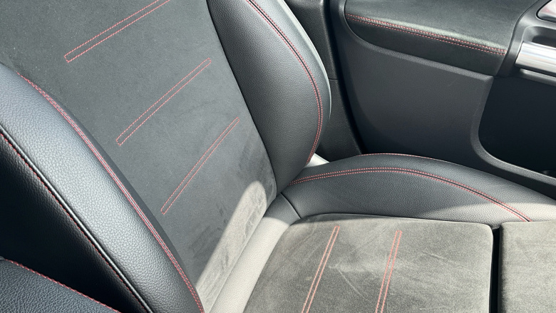 Mercedes-Benz GLA 200d AMG Line Premium 5dr Auto Diesel Hatchback